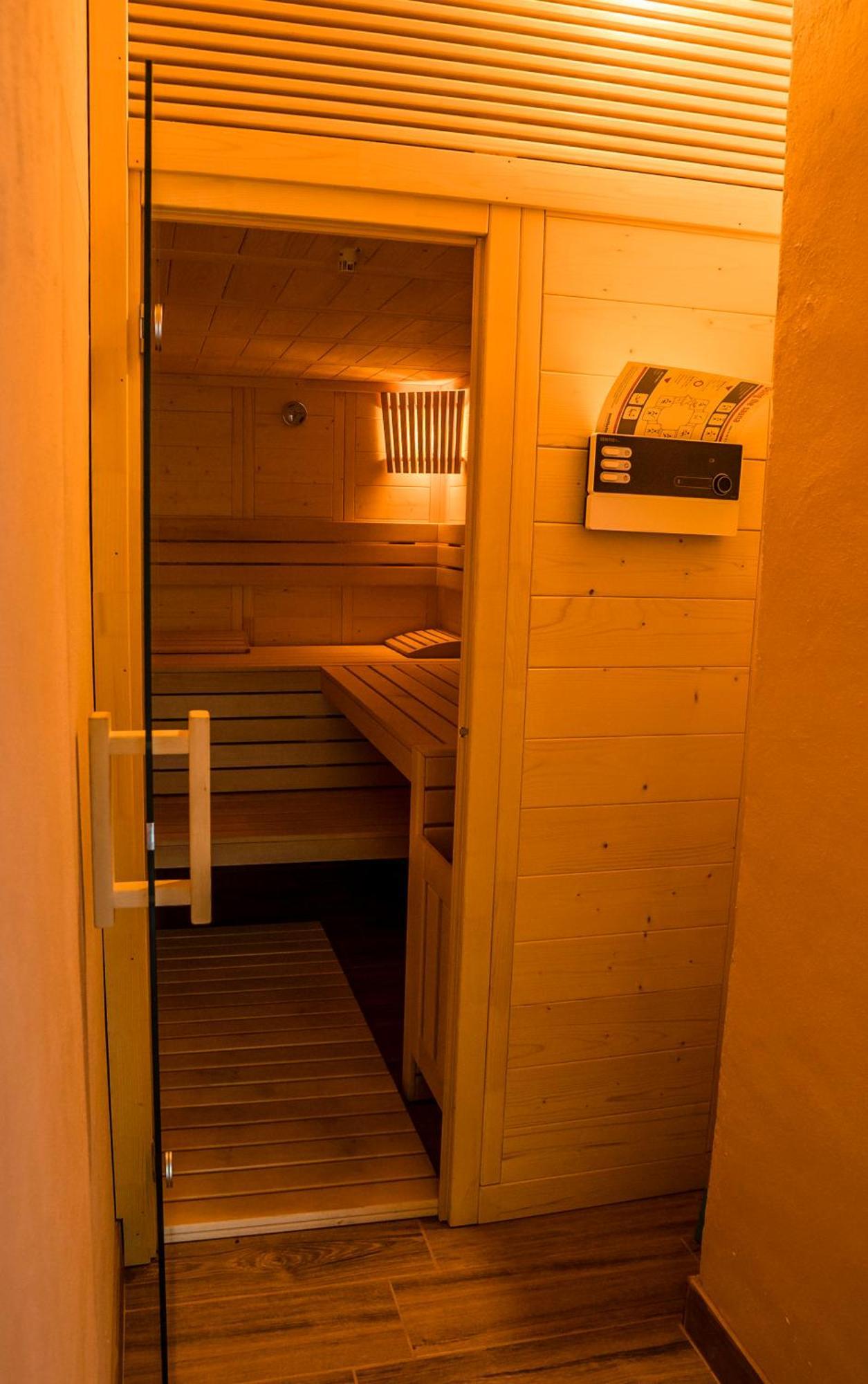 Aquacool Hotell Crasna  Exteriör bild